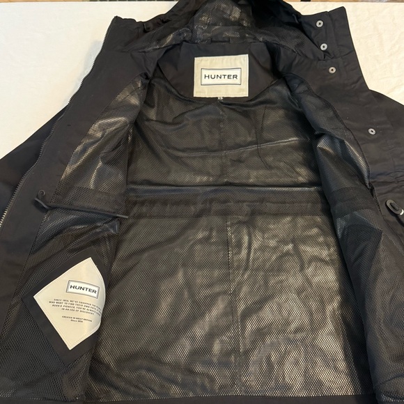 Hunter Women's Black Utility rain Jacket - Picture 8 of 11